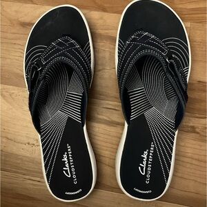 Clarks Flip flops